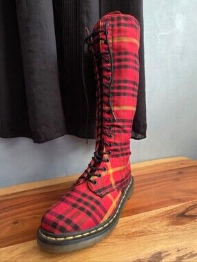 DOC MCMARTENS SHEENA TARTAN 20 LACE-UP EYELET HIGH BOOTS EUR 39,